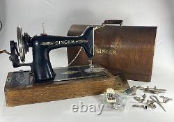 1928 Singer Main Cran Machine À Coudre 99 Bentwood Case, Base, Clé + Accessoires