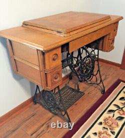Ancien Vintage Singer Treadle Sewing Machine Cabinet Table 5 Tiroir Chêne D'or