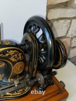 Antique 1886 Singer 12 Hand Crank Sewing Machine W Bentwood Case. Rare Belle
