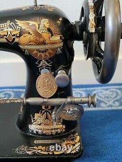 Antique 1896 Singer Treadle Main Cran Machine À Coudre Avec Les Accessoires Fonctionne Propre