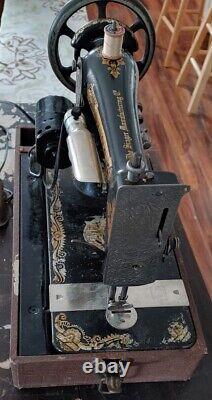Antique 1905 Singer Machine À Coudre Designs D'or + Case+2 Pièces Jointes Bouton-trou
