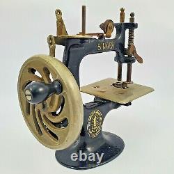 Antique 1910/14 Toy Singer Machine À Coudre Cast Iron Oval Base Black Enamel