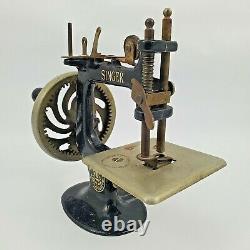 Antique 1910/14 Toy Singer Machine À Coudre Cast Iron Oval Base Black Enamel