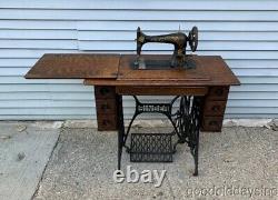 Antique 1910 Singer Machine À Coudre Avec Treadle Oak Cabinet Cast Iron Base