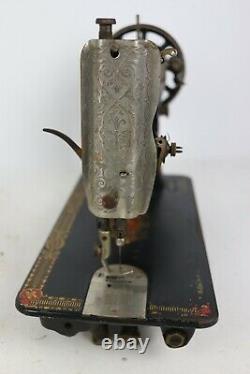 Antique 1916 Singer Red Eye Model 66 Treadle Sewing Machine + Ceinture Seulement Fonctionne