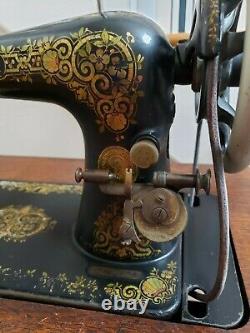 Antique 1917 Tiffany Gingerbread Singer Treadle Sewing Machine Avec Cabinet