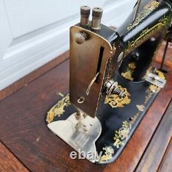 Antique La table en bois de la machine à coudre standard + outils/pièces/clé de tourne en français