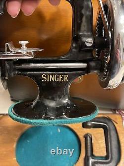 Antique Mini Singer Sewing Machine Hand Crane, Table D'enfant Top Modèle 20