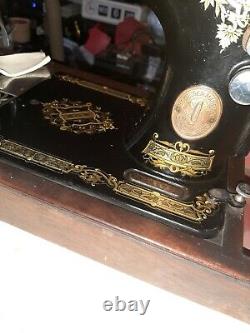 Antique Singer 128k'victorian' Machine À Coudre Y142963 Entièrement En Service