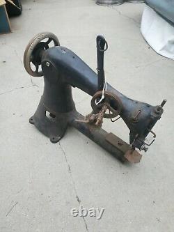 Antique Singer 17-16 Cylindre Bras Industriel Machine À Coudre Bottes En Cuir Saddle