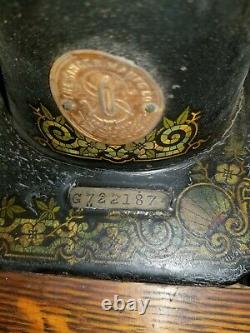 Antique Singer 1919, Treadle Sewing Machine G7221874. Boîte De Puzzle Et Aiguille Spéciale
