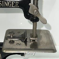 Antique Singer 20 Miniature Sewing Machine Salesman Sample Hand Crane Childs