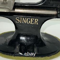 Antique Singer 20 Miniature Sewing Machine Salesman Sample Hand Crane Childs