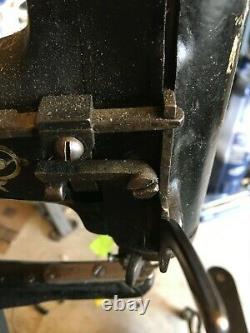 Antique Singer 29-4 Industrial Cobblers Treadle Sewing Machine Cuir G9237650