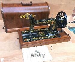 Antique Singer 48k Machine À Coudre Avec Boîtier Et Oeillets Ottomans