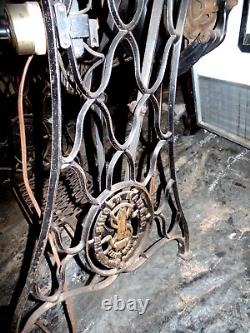 Antique Singer 72 W 19 Industrial Hemming Machine À Coudre Aiguilles De Duel W Org Base