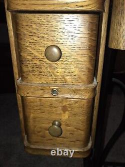 Antique Singer Black Treadle Machine À Coudre Avec Cabinet D'origine