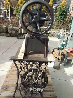 Antique Singer Cobbler Treadle Machine À Coudre Le Cuir Fonctionne Très Bien 29-4