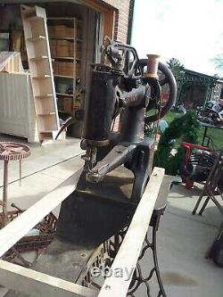 Antique Singer Cobbler Treadle Machine À Coudre Le Cuir Fonctionne Très Bien 29-4