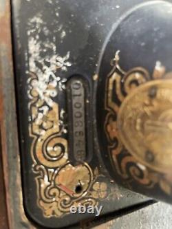 Antique Singer Machine À Coudre 1873 Dans L'état De Travail De L'armoire Fermée