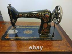 Antique Singer Machine À Coudre 1900's En Tiger Oak Cabinet Fermé Avec Treadle