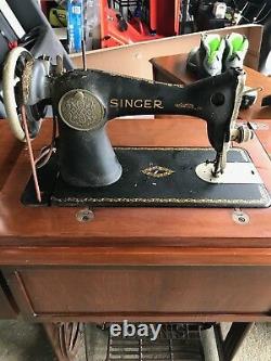 Antique Singer Machine À Coudre Avec Cabinet Pas De Bande De Roulement