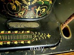 Antique Singer Machine À Coudre Des Années 1900 Dans Tiger Oak Armoire Fermée Avec Bande De Roulement