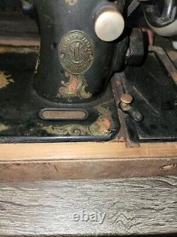 Antique Singer Machine À Coudre En Cabinet Besoin D'une Bonne Maison! Faire Un Deffer