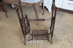 Antique Singer Sewing Machine Base Cast Fer Pressé Côtés Métalliques #1551