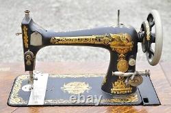 Antique Singer Sewing Machine Sphinx Modèle 127 Treadle Base