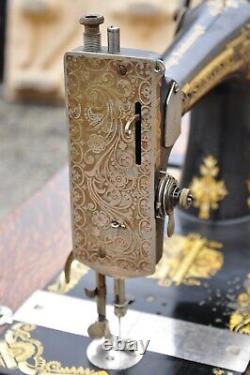 Antique Singer Sewing Machine Sphinx Modèle 127 Treadle Base