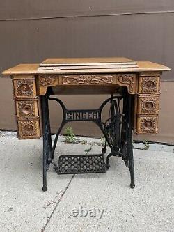 Antique Singer Treadle Machine À Coudre Avec Fantastic Ornate Oak Cabinet Finish