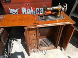 Antique Singer Treadle Machine À Coudre Cabinet Unique