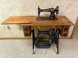 Antique Singer Treadle Machine À Coudre Dans 4 Tiroirs Cabinet-début 1900's