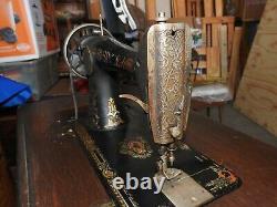 Antique Singer Treadle Sewing Machine Avec Armoire & Tiroirs