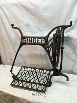 Antique Singer Treadle Sewing Machine Cast Iron Base Parts Roue Et Pédale