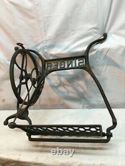 Antique Singer Treadle Sewing Machine Cast Iron Base Parts Roue Et Pédale