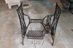 Antique Singer Treadle Sewing Machine Cast Table D'iron Base Pickup Local Seulement