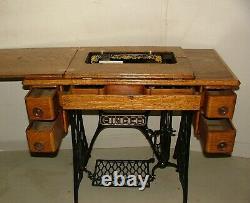 Antique Singer Treadle Sewing Machine, Modèle/classe 127