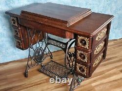 Beautiful Antique Ornate Vintage 1912 Singer Treadle Sewing Machine Modèle 127