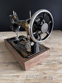 Belle machine à coudre Singer 27 Pheasant de 1910 entièrement testée sur pédale Atq