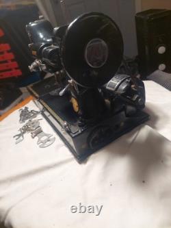 Belle machine à coudre Singer Featherweight des années 1950