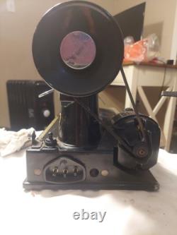 Belle machine à coudre Singer Featherweight des années 1950