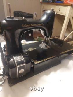 Belle machine à coudre Singer Featherweight des années 1950