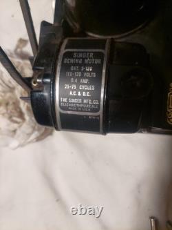 Belle machine à coudre Singer Featherweight des années 1950