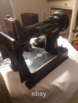 Belle machine à coudre Singer Featherweight des années 1950