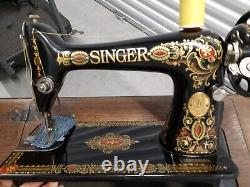 Belle machine à coudre Singer de 1924, livre et accessoires, état d'origine