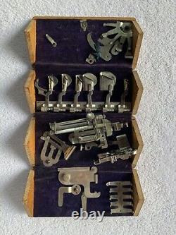 Boîte de puzzle de couture Singer antique avec attachements en chêne à queues d'aronde brevetée en 1889