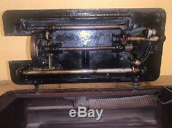 Chanteur Antique Machine À Coudre Classe # 15 1909 Avec Oak Cabinet S # D1355348