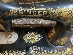 Chanteur Modèle 15 Tiffany Gingerbread Treadle Machine À Coudre De Collection Occasion 1914
